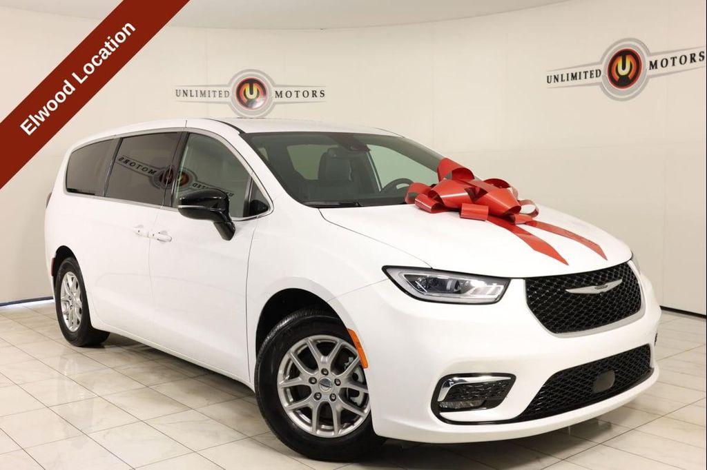 used 2025 Chrysler Pacifica car, priced at $29,995