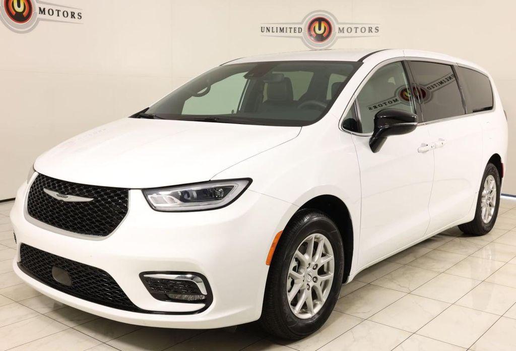 used 2025 Chrysler Pacifica car, priced at $29,995