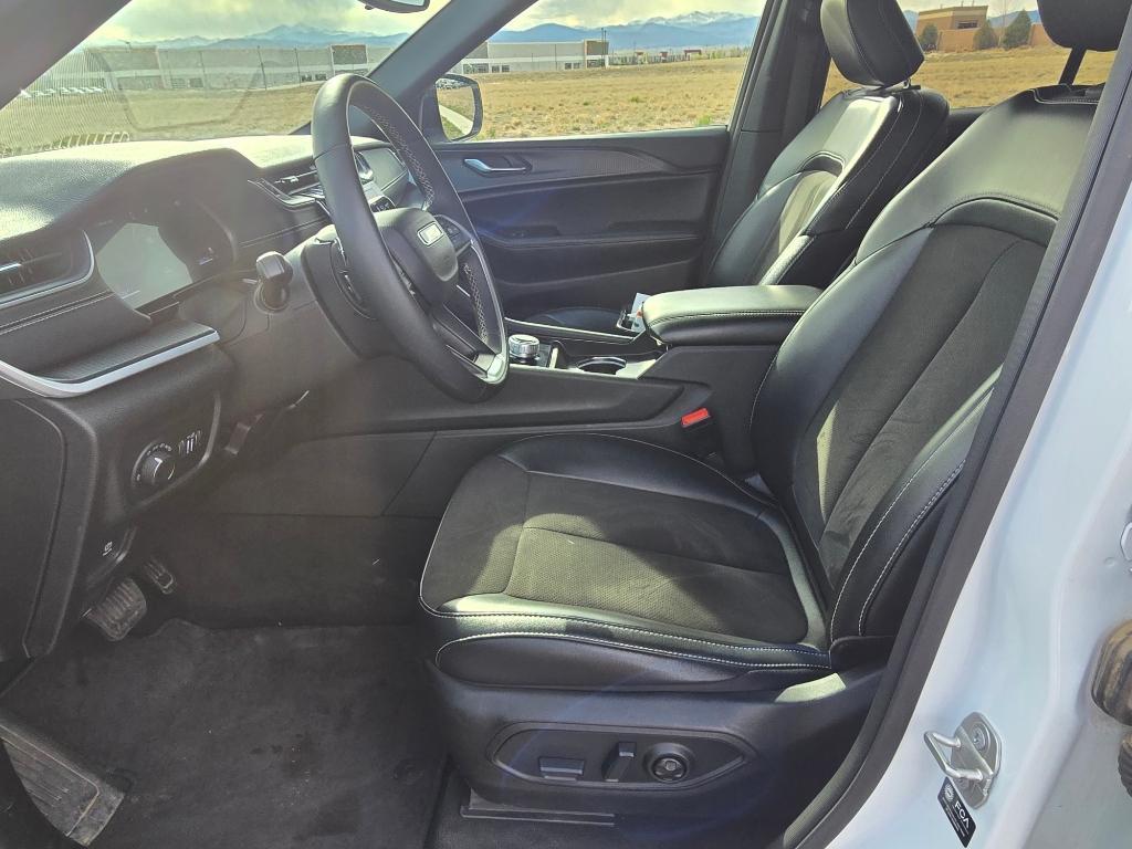 used 2024 Jeep Grand Cherokee car, priced at $27,591