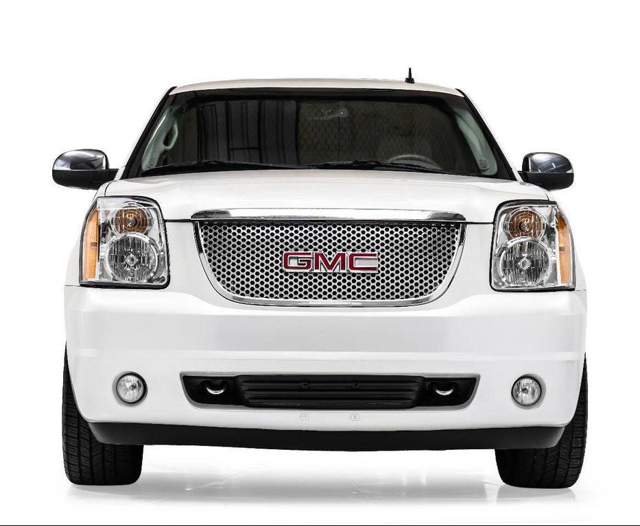 used 2010 GMC Yukon car, priced at $12,999