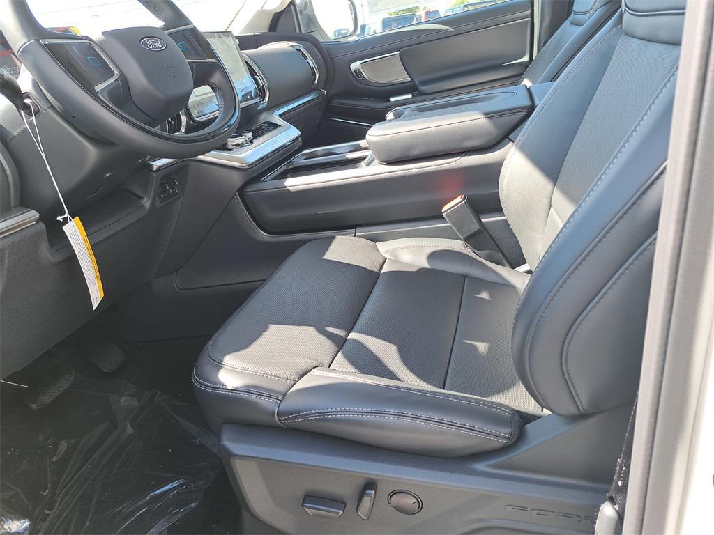 new 2025 Ford Expedition car, priced at $76,037