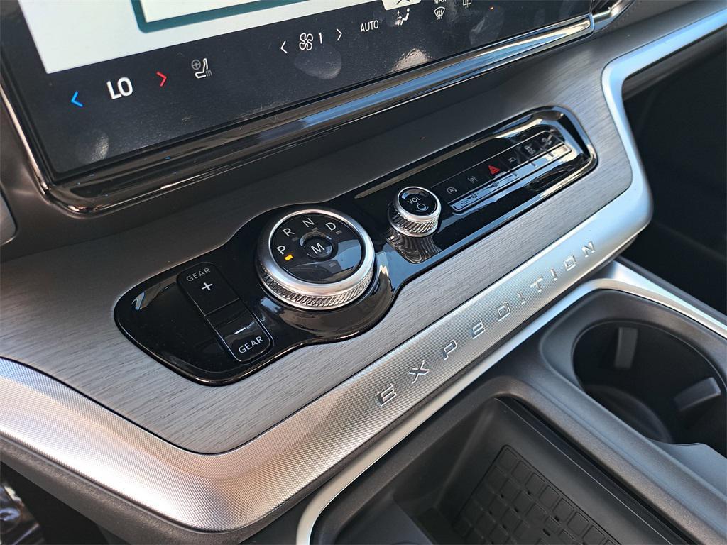 new 2025 Ford Expedition car, priced at $76,037