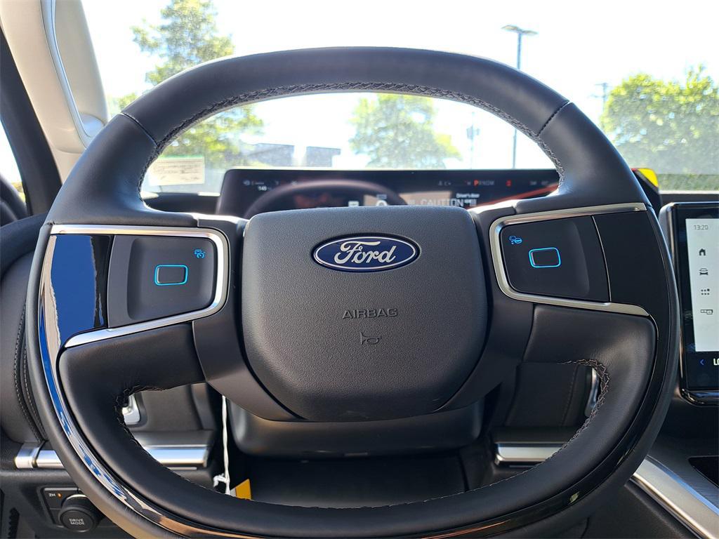 new 2025 Ford Expedition car, priced at $76,037