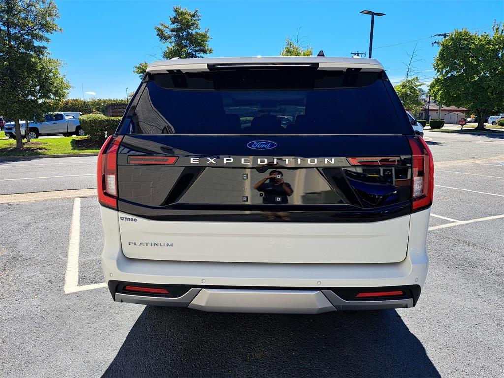 new 2025 Ford Expedition car, priced at $76,037