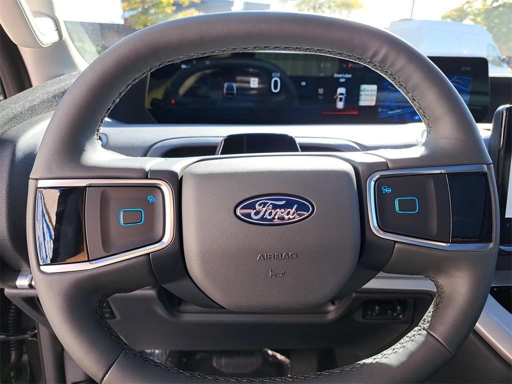 new 2025 Ford Expedition car, priced at $68,524