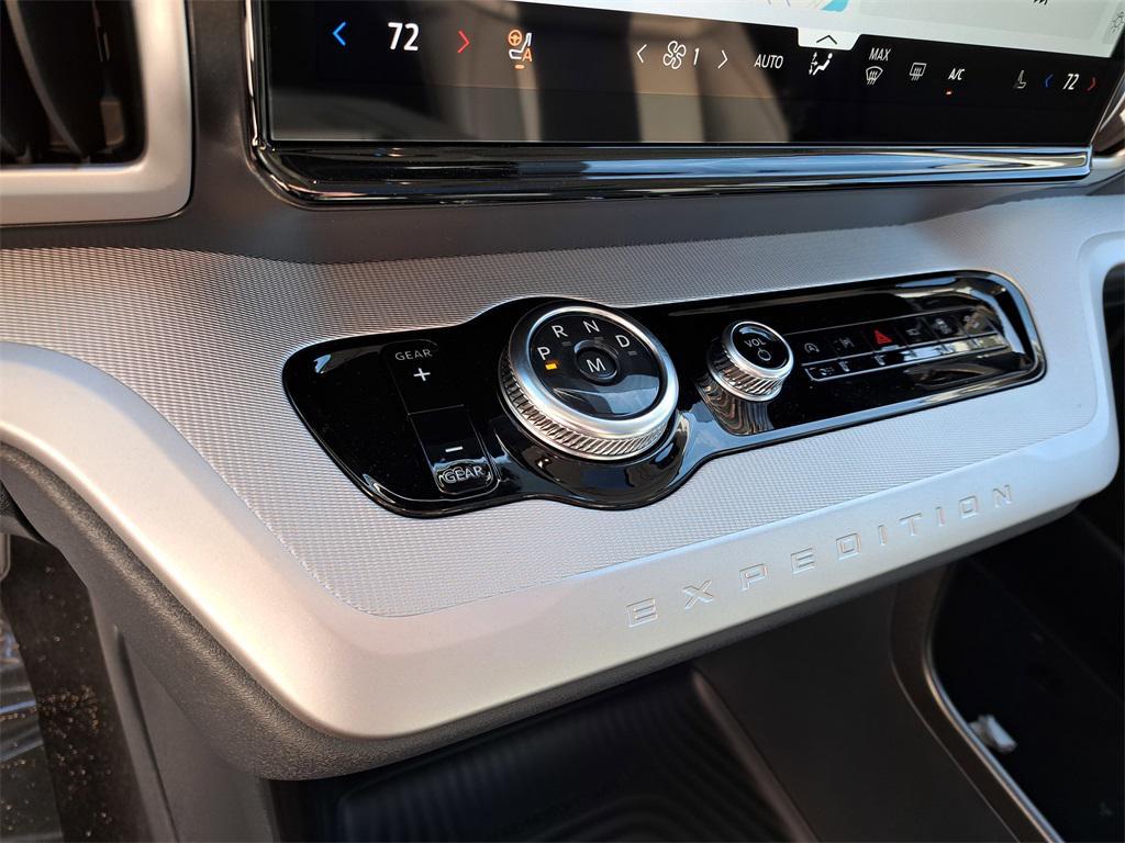 new 2025 Ford Expedition car, priced at $68,524