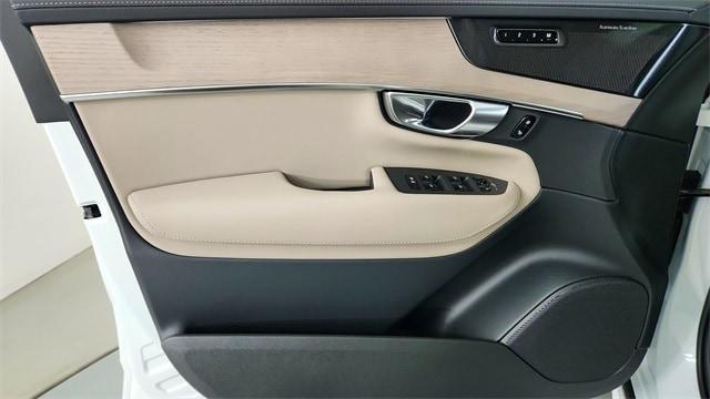 new 2026 Volvo XC90 car, priced at $71,945