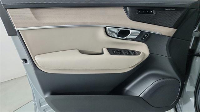 new 2026 Volvo XC90 Plug-In Hybrid car, priced at $81,875