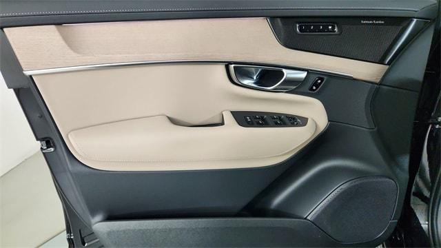 new 2026 Volvo XC90 Plug-In Hybrid car, priced at $86,705