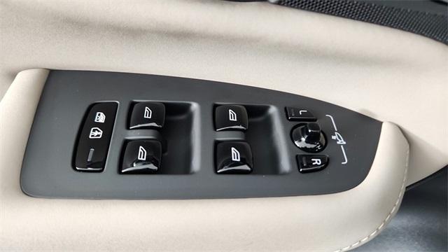 new 2026 Volvo XC90 car, priced at $75,155