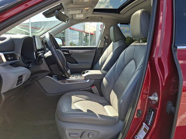 used 2021 Toyota Highlander Hybrid car, priced at $31,990