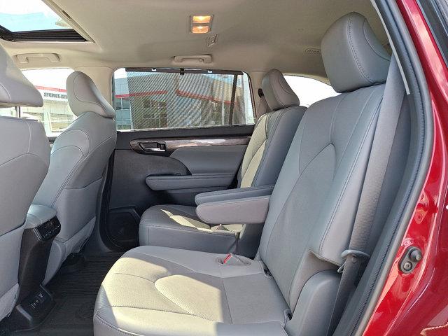 used 2021 Toyota Highlander Hybrid car, priced at $31,990