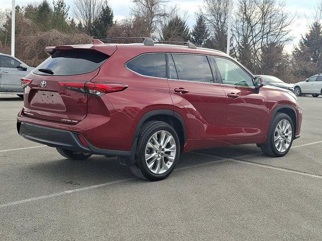 used 2020 Toyota Highlander car, priced at $27,900