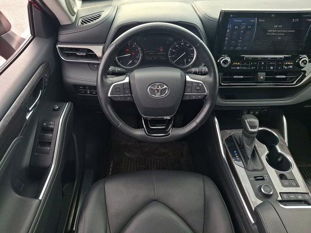 used 2020 Toyota Highlander car, priced at $27,900