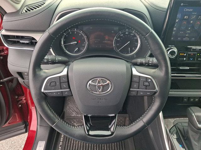 used 2020 Toyota Highlander car, priced at $27,900