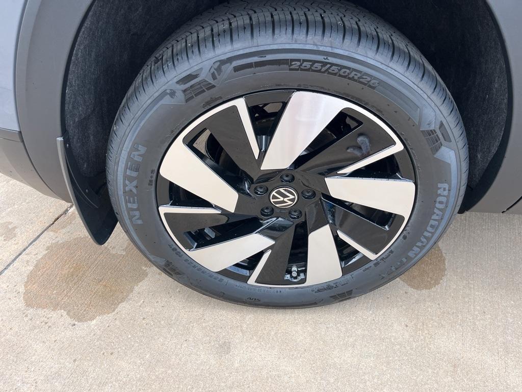 new 2025 Volkswagen Atlas Cross Sport car, priced at $37,421