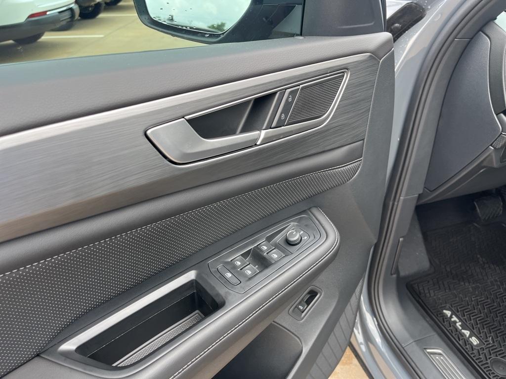 new 2025 Volkswagen Atlas Cross Sport car, priced at $37,421