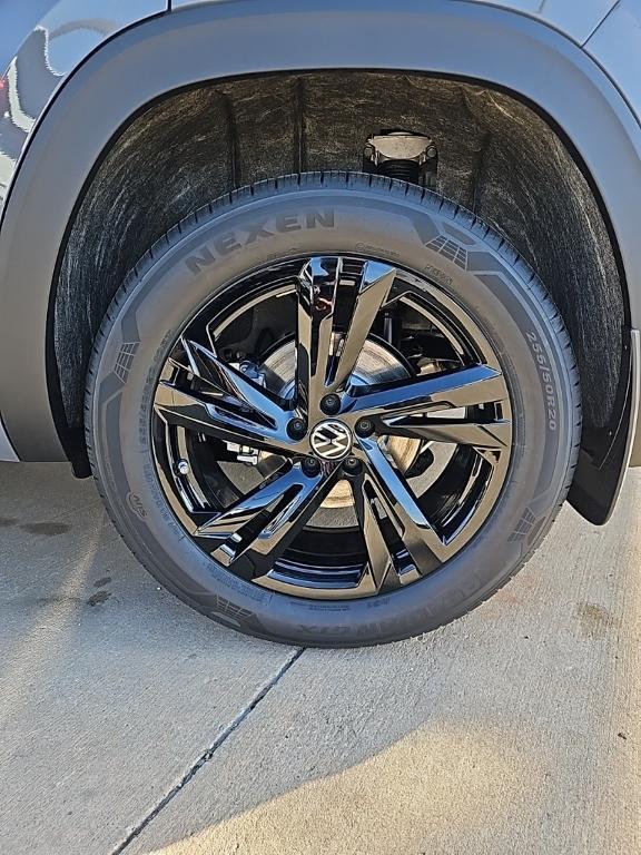 new 2026 Volkswagen Atlas Cross Sport car, priced at $49,620