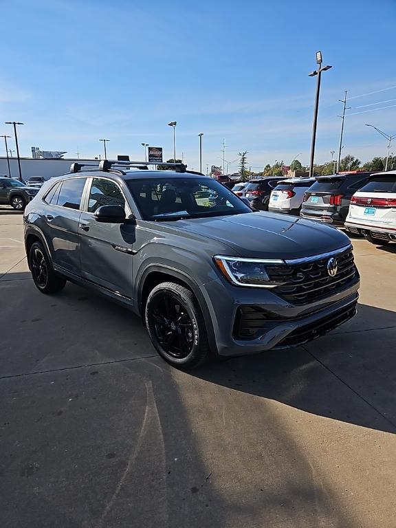 new 2026 Volkswagen Atlas Cross Sport car, priced at $49,620