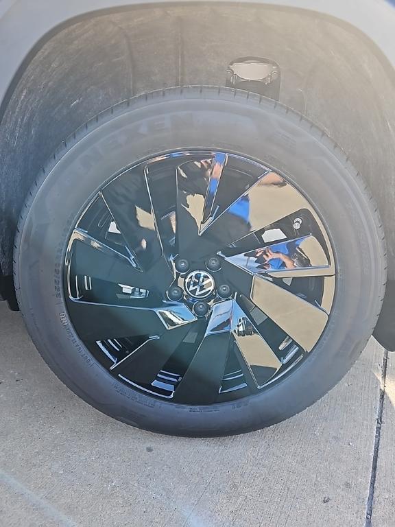 new 2026 Volkswagen Atlas Cross Sport car, priced at $44,984