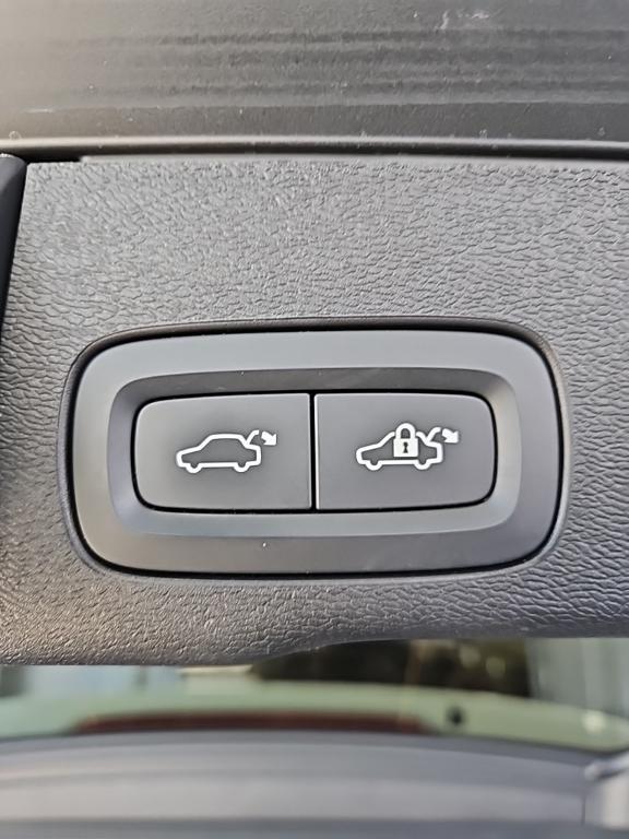 used 2022 Volvo XC60 car, priced at $20,988