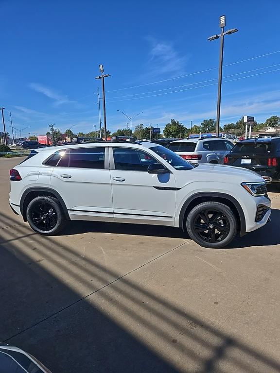 new 2026 Volkswagen Atlas Cross Sport car, priced at $49,620