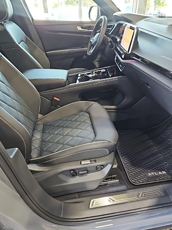new 2026 Volkswagen Atlas Cross Sport car, priced at $52,406