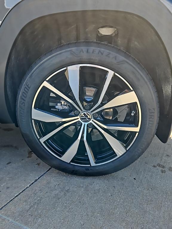 new 2026 Volkswagen Atlas Cross Sport car, priced at $52,406