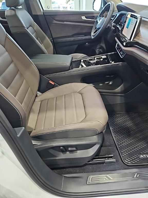 new 2026 Volkswagen Atlas car, priced at $48,371