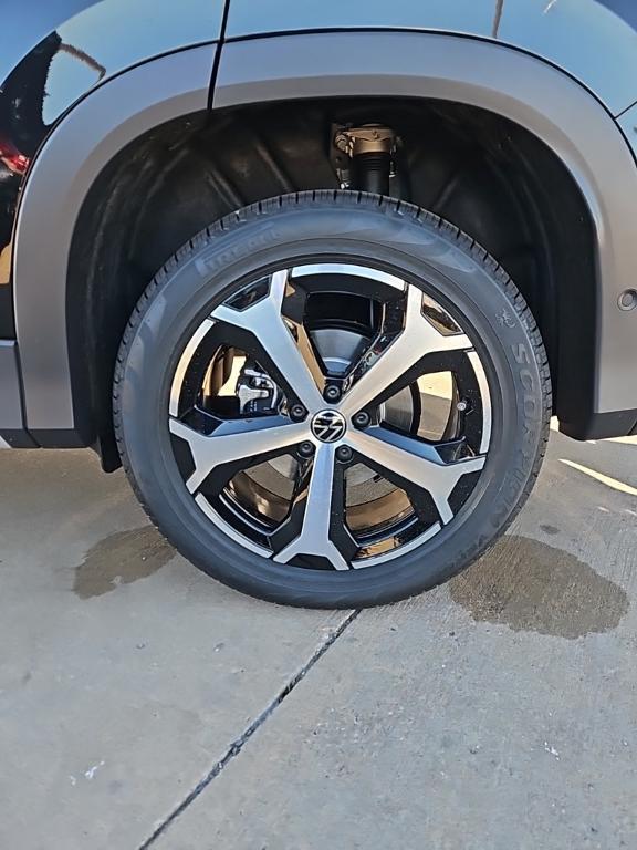 new 2025 Volkswagen Tiguan car, priced at $31,154