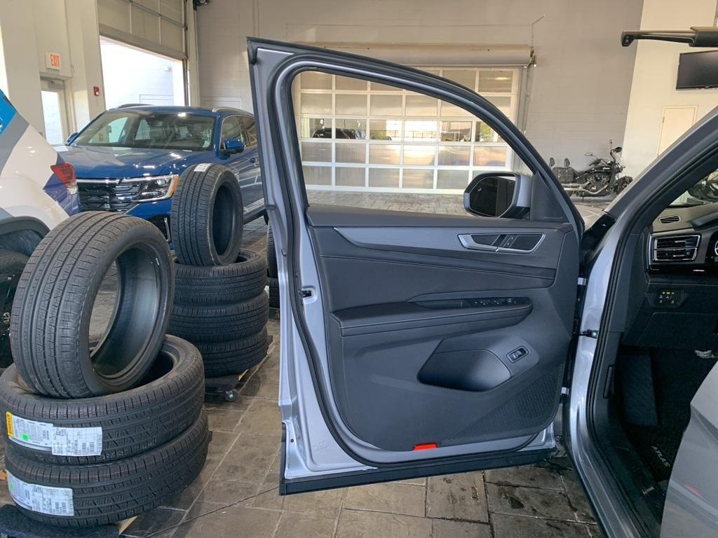 new 2025 Volkswagen Atlas Cross Sport car, priced at $41,316