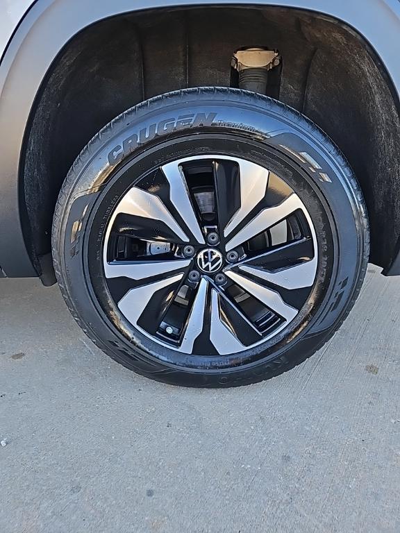 used 2024 Volkswagen Atlas car, priced at $24,000