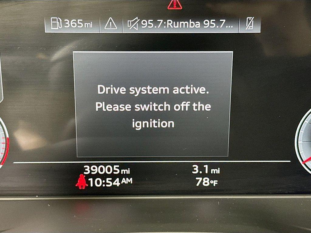 Audi Q5 view 12