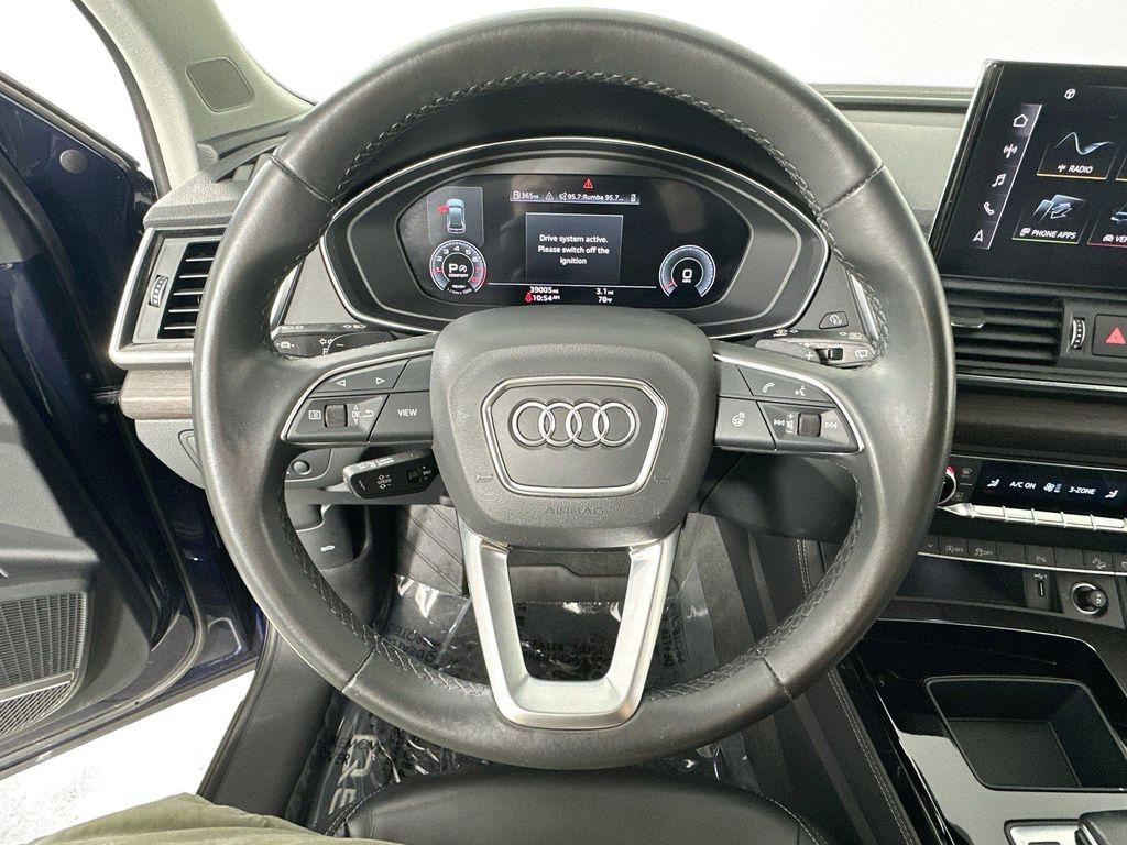 Audi Q5 view 11