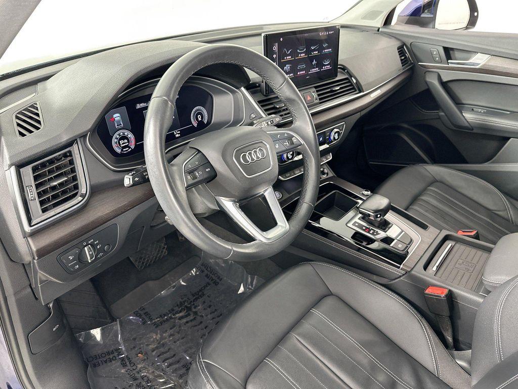 Audi Q5 view 9