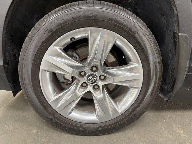 used 2018 Toyota Highlander car, priced at $23,200