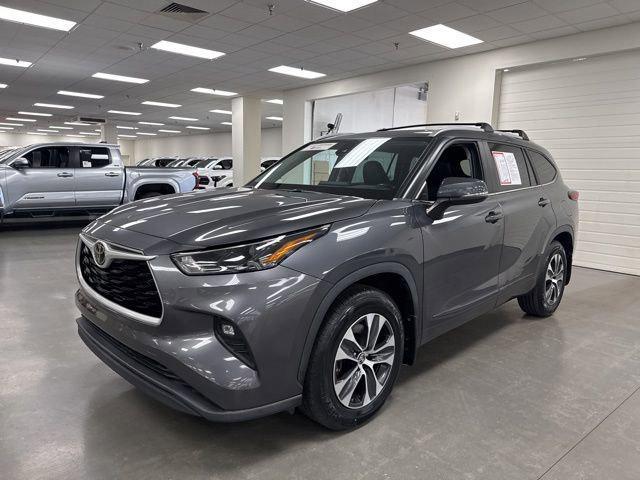 used 2023 Toyota Highlander car, priced at $33,300