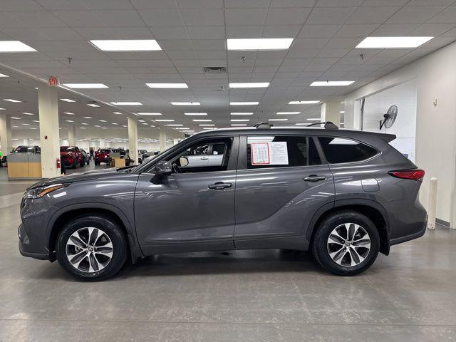 used 2023 Toyota Highlander car, priced at $33,300