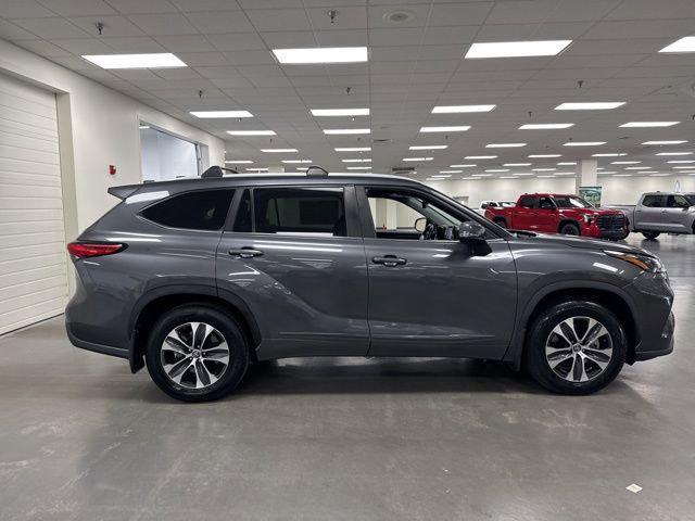 used 2023 Toyota Highlander car, priced at $33,300