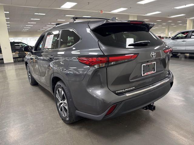 used 2023 Toyota Highlander car, priced at $33,300