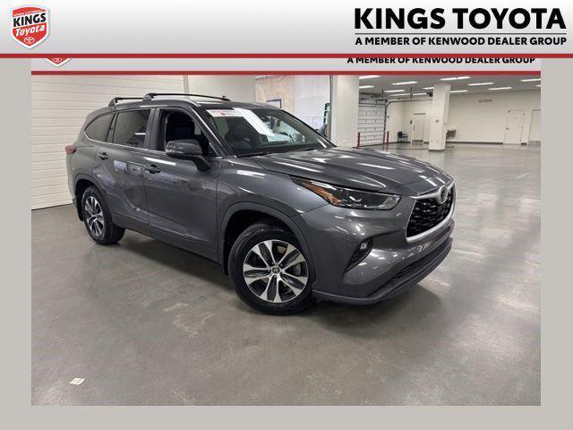 used 2023 Toyota Highlander car, priced at $33,300