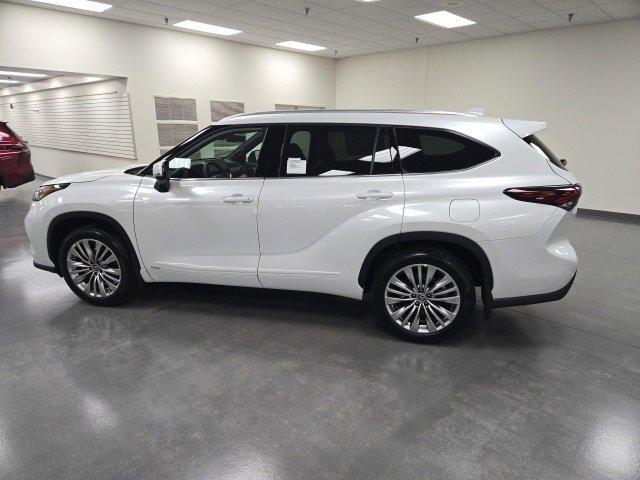 new 2026 Toyota Highlander Hybrid car, priced at $58,302