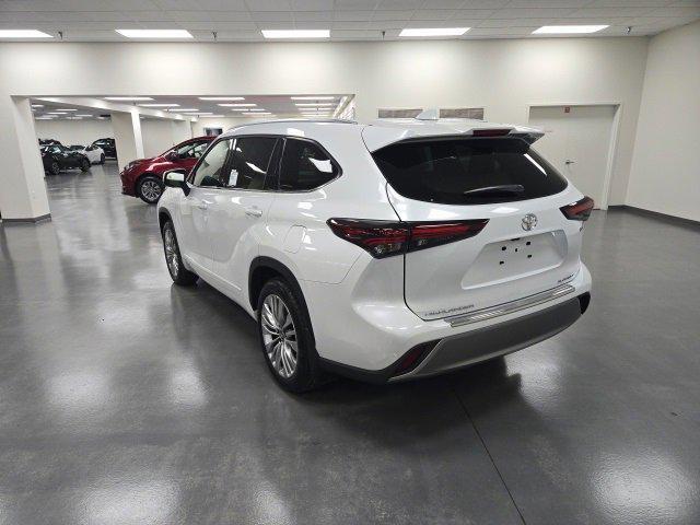 new 2026 Toyota Highlander Hybrid car, priced at $58,302