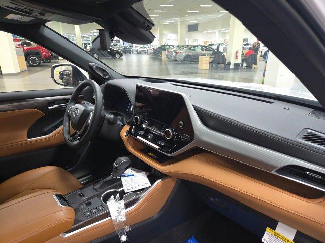 new 2026 Toyota Highlander Hybrid car, priced at $58,302