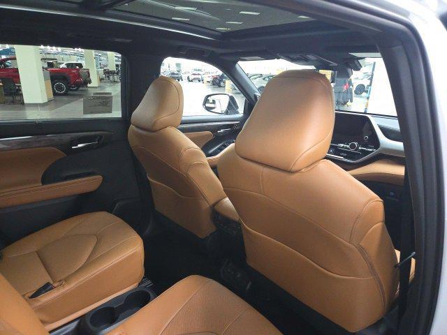 new 2026 Toyota Highlander Hybrid car, priced at $58,302