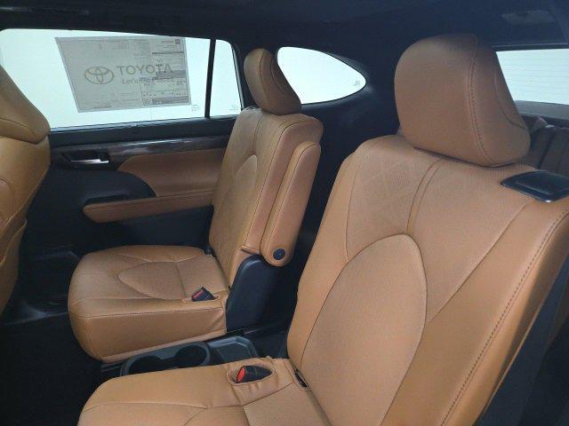 new 2026 Toyota Highlander Hybrid car, priced at $58,302