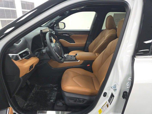 new 2026 Toyota Highlander Hybrid car, priced at $58,302