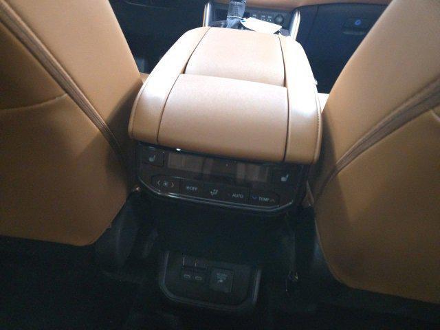 new 2026 Toyota Highlander Hybrid car, priced at $58,302