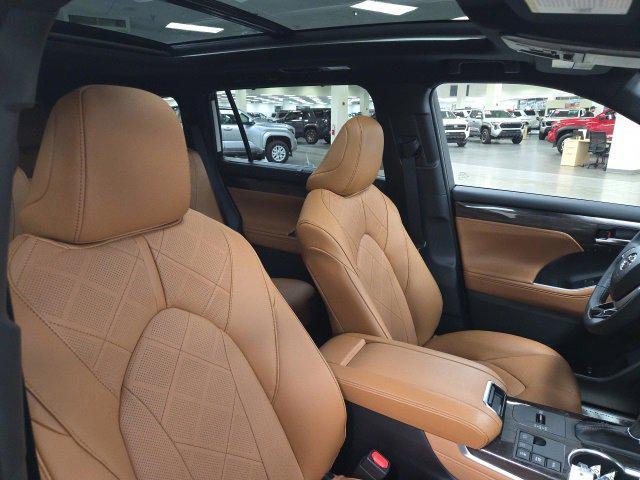 new 2026 Toyota Highlander Hybrid car, priced at $58,302