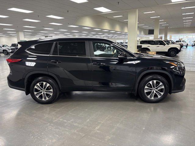 used 2023 Toyota Highlander car, priced at $36,400
